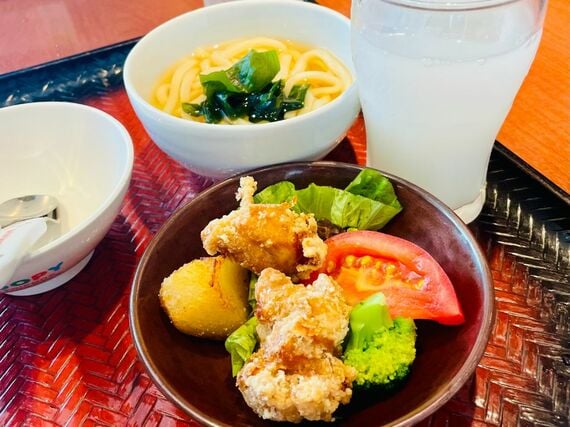 お子様うどんと唐揚げ（竜田揚げ）のセット