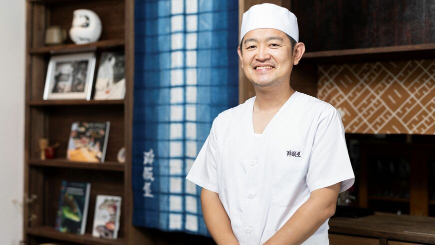 「すし作家」の岡田大介さんに話を聞きました（撮影：今井康一）この記事の画像を見る(◯枚)