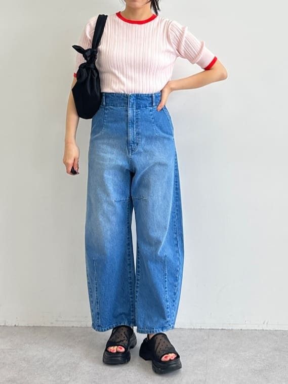 ジーンズのワイドパンツに合わせて