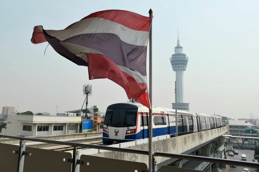 バンコクの高架鉄道、スカイトレインは南の郊外サムットプラカーン地区へも簡単にアクセスできるようになった（筆者撮影）