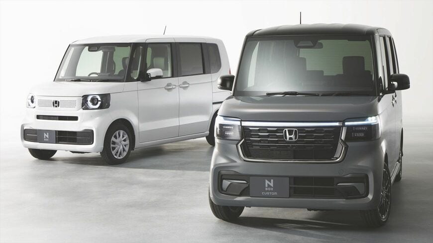 先代の引き続き標準車（左）とカスタム（右）の2タイプを用意する（写真：本田技研工業）