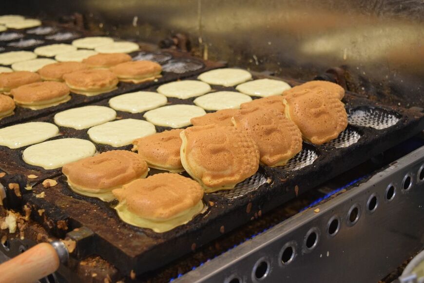 商品誕生のきっかけは、今川焼きの焼き型の故障だった。大仏さまの螺髪の部分も細かく表現されている（写真：筆者撮影）
