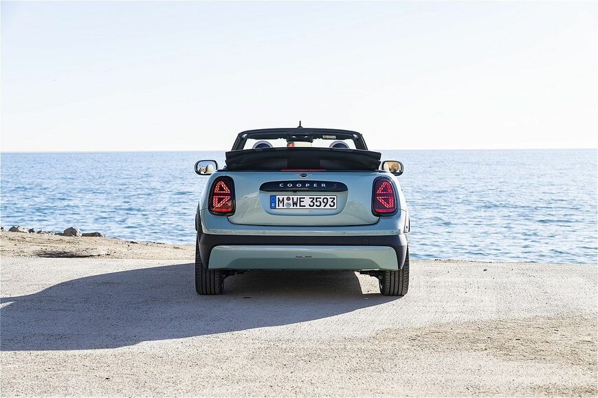 MINI（ミニ）の新型「ミニ・クーパー・コンバーチブルS」（写真：MINI）