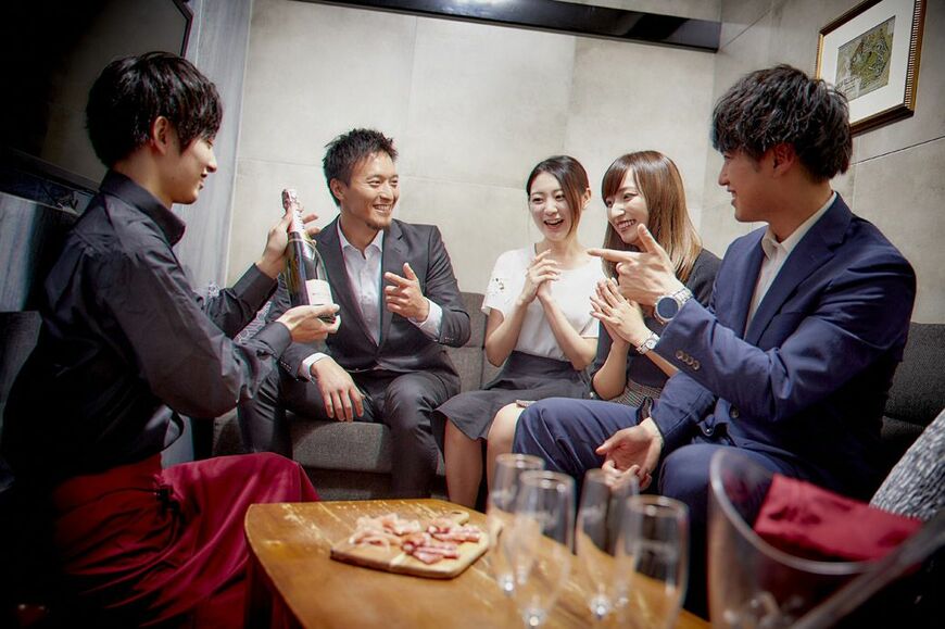 他の『相席屋』の店舗はこんな感じの雰囲気（写真：セクションエイト）