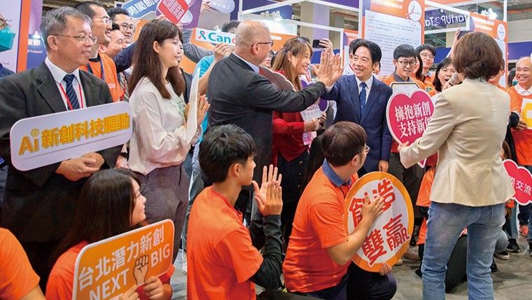 2023年のMeet Taipeiで、当時の副総統だった頼清徳・現総統が視察に来た（写真・総統府提供）