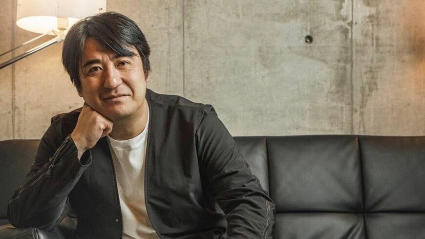 この4月でテレビ東京を退社し、フリーランスのテレビプロデューサーになった佐久間宣行さんは、既存の枠組みを超えてマルチに活躍するまさに令和の「いいオトコ」。スタッフから絶大な信頼を集め、ヒット企画も生み出し続ける、佐久間さんの仕事観とは？（写真：トヨダリョウ）