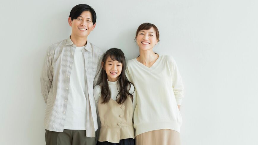 子どもの幸せを願う親に知ってほしい、幸福感を高める4つの因子を紹介します（写真：Mills／PIXTA）