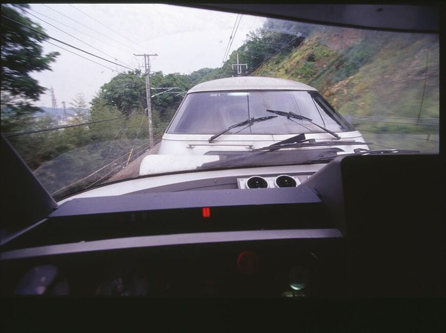 連結部分の運転台から見た風景（撮影：南正時）