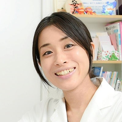 稲葉可奈子（いなば・かなこ）産婦人科専門医・医学博士・Inaba Clinic 院長京都大学医学部卒業、東京大学大学院にて医学博士号を取得、双子含む四児の母。産婦人科診療の傍ら、子宮頸がん予防や性教育、女性のヘルスケアなど生きていく上で必要な知識や正確な医療情報を、メディア、企業研修、書籍、SNSなどを通して発信している。婦人科受診のハードルを下げるため2024年渋谷に小中学生から通えるレディースクリニック Inaba Clinic を開院。みんパピ！みんなで知ろうHPVプロジェクト 代表 / メディカルフェムテックコンソーシアム 副代表 / フジニュースα・Yahoo!・NewsPicks公式コメンテーター（写真：本人提供）