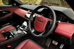 「R-DYNAMIC P300MHEV」の2トーンの内装