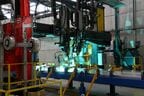 溶接装置は完全自動化されており、手際よく作業が進む