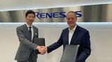2023年にSiCウェハー供給契約を提携した、ルネサスエレクトロニクスの柴田英利CEO（左）と、ウルフスピードのグレッグ・ロウ元CEO（右、2024年11月に辞任）（写真：ルネサスエレクトロニクス）