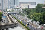 中国自動車道や大阪中央環状線と並走する大阪モノレール（撮影：伊原薫）
