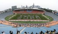 スポーツの聖地、国立競技場の最後の日 父と息子の半世紀の物語