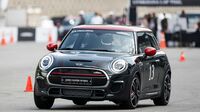 BMW MINI｢最強仕様｣乗ってわかった実力 ジョン･クーパー･ワークスは何がスゴいか