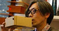 段ボールで異次元VR体験。ハコスコって？ <動画>1000円で買える理研発のイノベーション