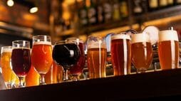 2杯目のビールは1杯目より幸せ度が低いと説明する経済学の教科書の罪深さ…すぐに飽きる消費者､次々に登場する新商品