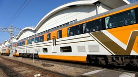 近鉄特急ビスタカー､今も斬新｢2階建て｣の伝統 初代は"世界初"､2代目は名阪特急の先駆け