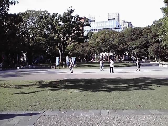 隣接する横浜公園