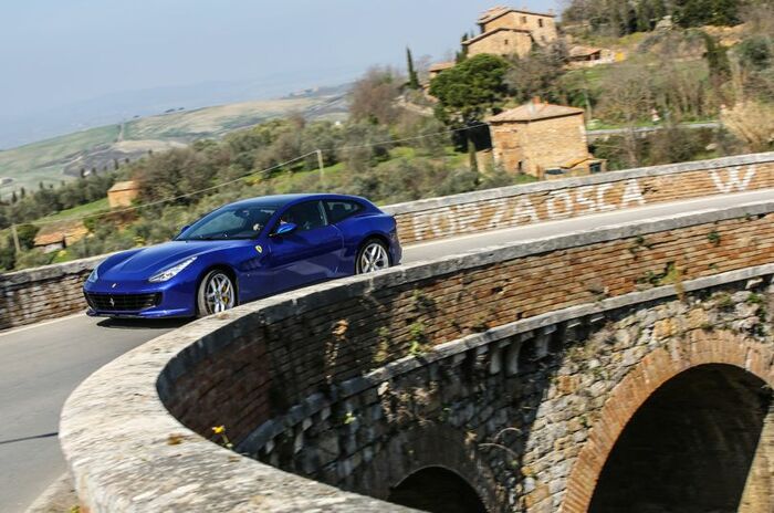 フェラーリ GTC4 ルッソT｜Ferrari GTC4Lusso T