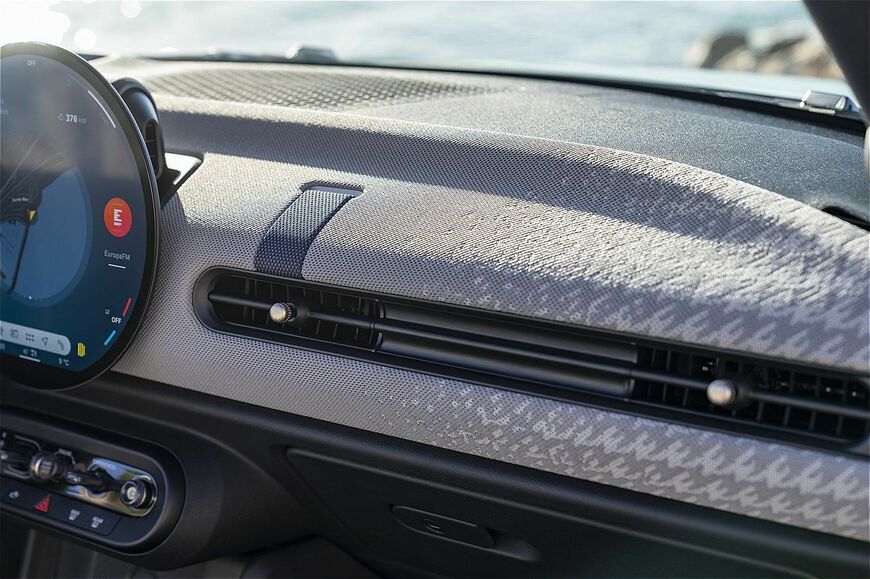 MINI（ミニ）の新型「ミニ・クーパー・コンバーチブルS」（写真：MINI）