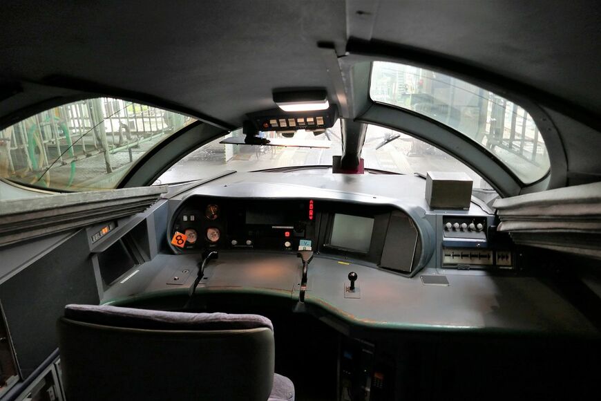 500系の運転席（記者撮影）
