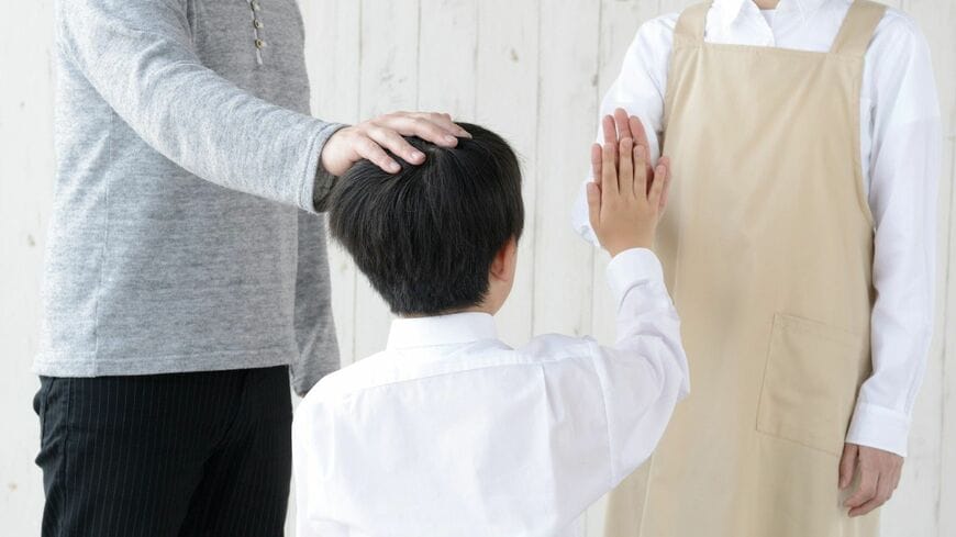 脳内科医・小児専門医で、2児の父でもある加藤俊徳氏は「大事なのは、習い事に通って、そこでしかできない経験を積んだり、先生やお友だちとの新しい人間関係を築いたりして、『いかに脳を刺激したか』」と語ります（写真：takasuu／Getty Images Plus）