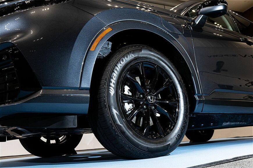 プラグイン充電機能を持つホンダの新型燃料電池車「CR-V e:FCEV」（筆者撮影）