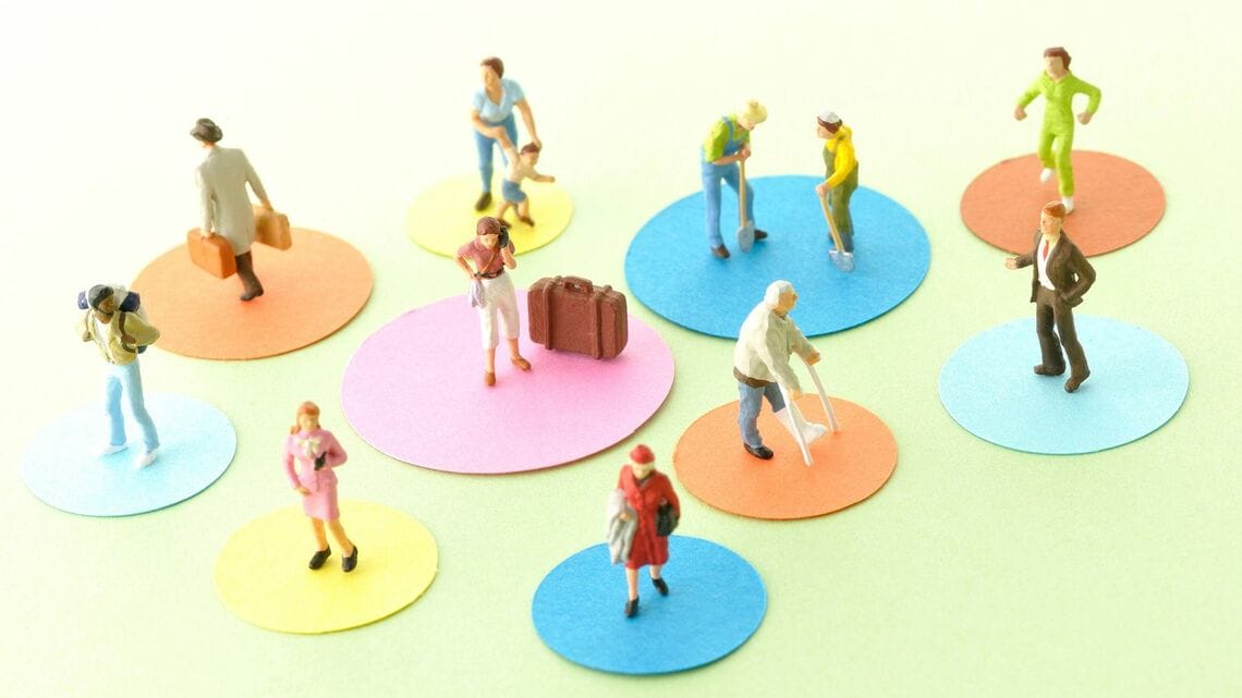 人をひとりの個体として考えるならば、それぞれ人によって生息しやすい環境は異なるはずです(写真:ナオ/PIXTA)
