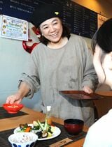 「野菜ランチ」を提供する広野さん（筆者撮影）