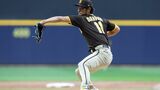 日本ハム時代からずばぬけていたダルビッシュ投手の活躍の裏側について、鶴岡慎也氏が解説する（写真：John Fisher／GettyImages）