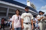 2018年7月、横浜スタジアムで行われた「全国高校野球選手権神奈川大会」開会式に訪れた大登さんと長男（写真：大登さん提供）