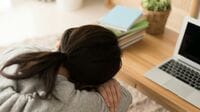 授業もサークルもない大学1年生に募る孤独感 1日中パソコンと向き合う日々が続いている