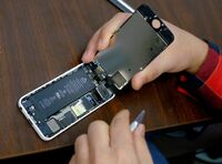 iPhone動作減速問題､電池交換費用引き下げ アップルが謝罪､ソフトを修正へ