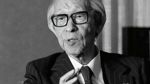 松下幸之助は｢凡人だからこそ成功できた｣ 経営の神様が