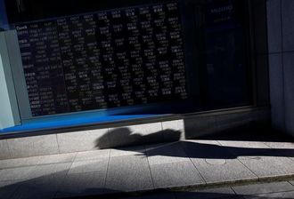 30日の日経平均は4日ぶり反落､円高を嫌気