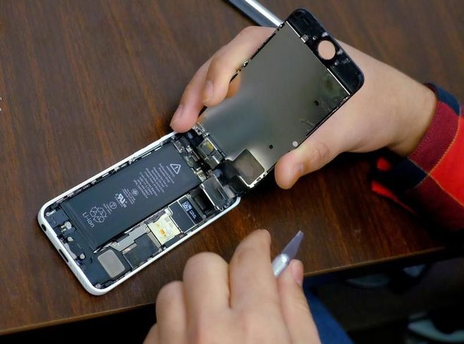 iPhone動作減速問題､電池交換費用引き下げ