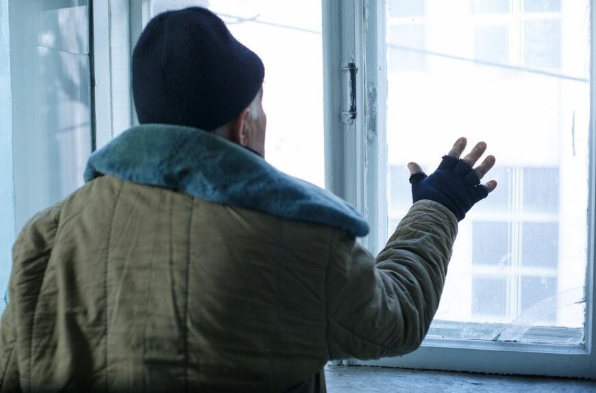 「若者の貧困」は、最終的に財政負担の増大に行き着くだろう（写真：Halfpoint/ PIXTA）