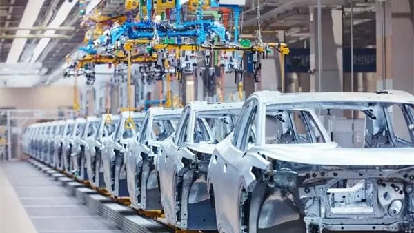 中国政府は自動車業界の過当競争を憂慮し、完成車メーカーと部品メーカーの取引条件改善に乗り出した。写真は国有自動車大手、上海汽車集団の生産ライン（同社ウェブサイトより）