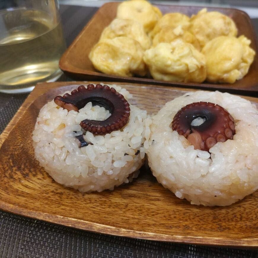 「たこむす」は2つで400円という破格。しかも、くっそうめぇ。ぜひとも全国のコンビニに置いてほしい（著者撮影）