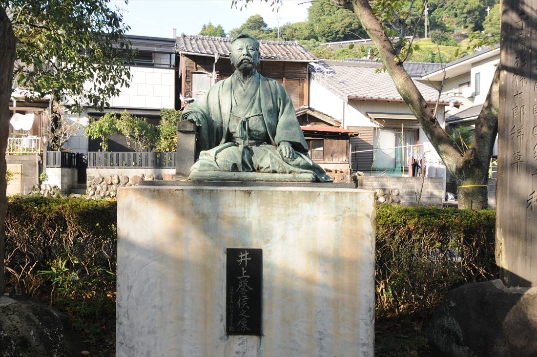 埋め立てによって誕生した清水清見潟公園内には井上馨の像が新たに建立された（筆者撮影）