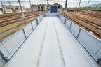 クル144の荷台。滑り止めの部材が見える