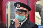 あいさつする上田駅の児平駅長