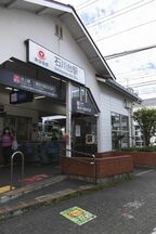 石川台駅も昔ながらの私鉄駅の面影が強い