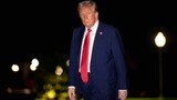 週末にフロリダからホワイトハウスに戻ったアメリカのトランプ大統領（写真：Bloomberg）