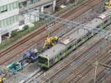 上空から見下ろした山手線の電車（記者撮影）