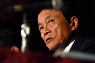 麻生財務相｢シムズ理論はヘリマネ｣