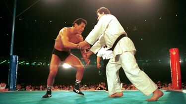 緊急特集号 東京スポーツ 生きる 猪木・アリ戦詳報