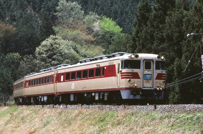 82系気動車の「ひだ」