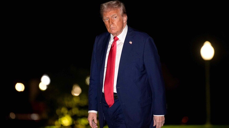 週末にフロリダからホワイトハウスに戻ったアメリカのトランプ大統領（写真：Bloomberg）